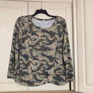 Cable & Gauge Camo front knot long sleeve shirt